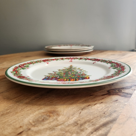 Christmas Traditions Tree Plate with Holly Border - Picture 8 of 10